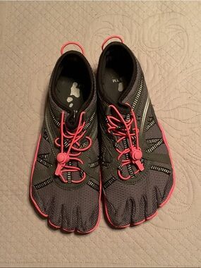 Fila Gray and Pink Minimalist Athletic Toe Shoe